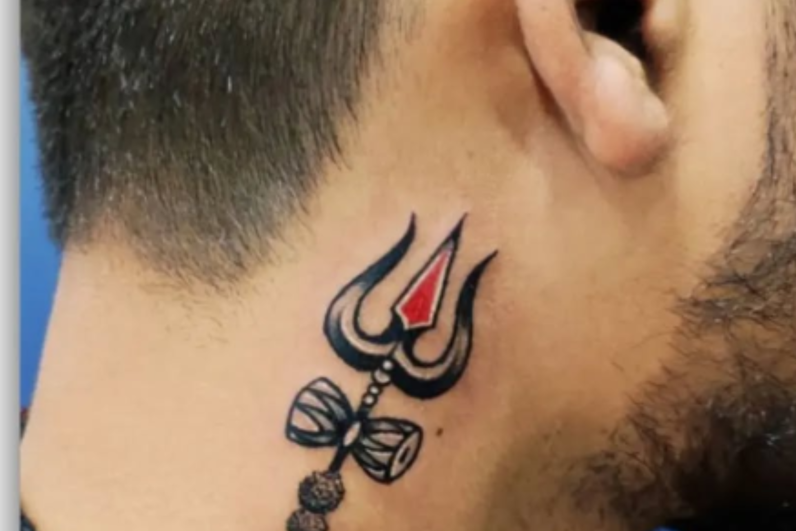 découvrez des idées inspirantes et tendances pour un tatouage sur le cou pour homme. que vous cherchiez un design audacieux ou subtil, explorez notre guide pour choisir le tatouage qui reflète votre personnalité.