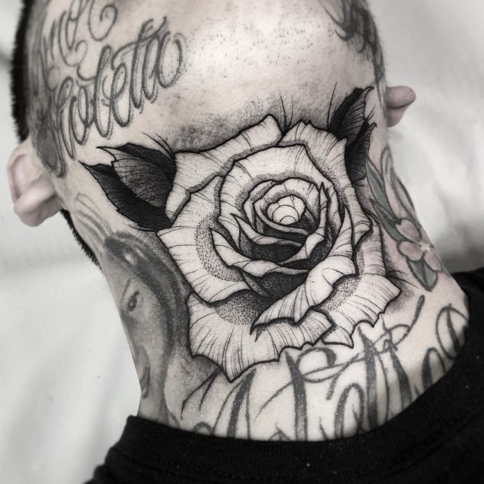 découvrez les tendances du tatouage cou pour homme, des designs audacieux aux motifs subtils. inspirez-vous des styles variés et trouvez le tatouage parfait qui reflète votre personnalité unique.