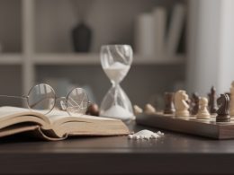 découvrez une sélection des citations les plus brillantes et percutantes sur la bêtise et l’imbécillité, explorant leurs absurdités avec humour et profondeur.