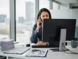 découvrez quelles informations vous pouvez obtenir auprès du médecin traitant de votre salarié en cas d'arrêt de travail, et comment cela peut vous aider à gérer cette situation.