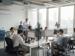 découvrez les responsabilités légales et les bonnes pratiques que les employeurs doivent adopter pour protéger leurs salariés lors des épisodes de canicule au bureau en 2026.