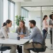 découvrez comment la santé-prévoyance transforme la gestion des ressources humaines en passant de la réduction de l’absentéisme à la fidélisation durable des collaborateurs.