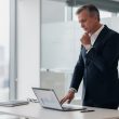 découvrez comment un directeur général de transition peut piloter efficacement le changement pour réussir la transformation de votre entreprise, en alliant leadership et stratégie.