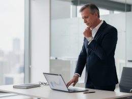 découvrez comment un directeur général de transition peut piloter efficacement le changement pour réussir la transformation de votre entreprise, en alliant leadership et stratégie.