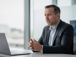 découvrez l'analyse de mike minton, cpo de twitch, sur la monétisation, la répartition des revenus et l'impact de la publicité sur la plateforme.